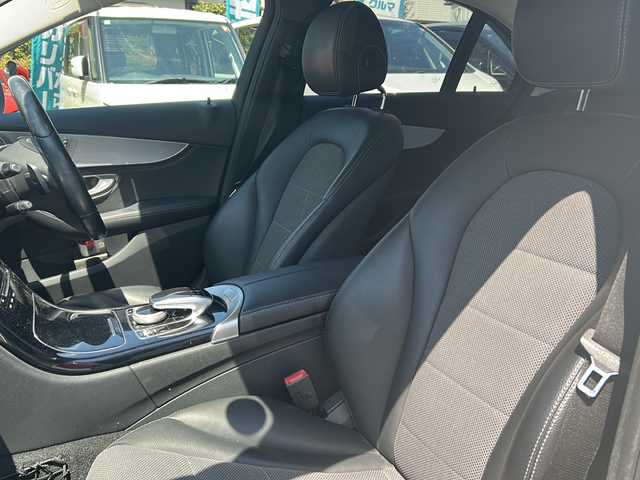 メルセデス・ベンツ Ｃ１８０ アバンギャルド 埼玉県 2014(平26)年 8万km ポーラホワイト 運転席、助手席シートヒーター/運転席、助手席パワーシート/純正フロアマット/純正ナビ/CDチェンジャー/Bluetooth/フルセグTV/アイドリングストップ/クルーズコントロール/オートエアコン/MTモード付/ETC/バックカメラ/純正17インチアルミホイール/横滑り防止装置/レーンキープアシスト/オートライト/前後コーナーセンサー/PRE-SAFE/LEDヘッドライト/ハーフレザーシート