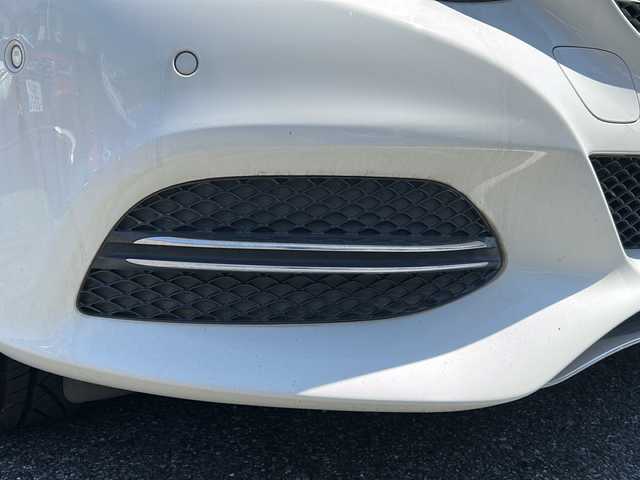 メルセデス・ベンツ Ｃ１８０ アバンギャルド 埼玉県 2014(平26)年 8万km ポーラホワイト 運転席、助手席シートヒーター/運転席、助手席パワーシート/純正フロアマット/純正ナビ/CDチェンジャー/Bluetooth/フルセグTV/アイドリングストップ/クルーズコントロール/オートエアコン/MTモード付/ETC/バックカメラ/純正17インチアルミホイール/横滑り防止装置/レーンキープアシスト/オートライト/前後コーナーセンサー/PRE-SAFE/LEDヘッドライト/ハーフレザーシート