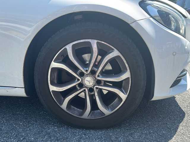 メルセデス・ベンツ Ｃ１８０ アバンギャルド 埼玉県 2014(平26)年 8万km ポーラホワイト 運転席、助手席シートヒーター/運転席、助手席パワーシート/純正フロアマット/純正ナビ/CDチェンジャー/Bluetooth/フルセグTV/アイドリングストップ/クルーズコントロール/オートエアコン/MTモード付/ETC/バックカメラ/純正17インチアルミホイール/横滑り防止装置/レーンキープアシスト/オートライト/前後コーナーセンサー/PRE-SAFE/LEDヘッドライト/ハーフレザーシート