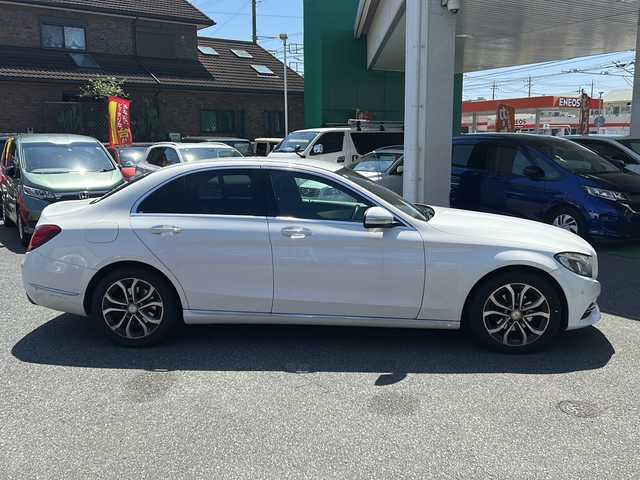 メルセデス・ベンツ Ｃ１８０ アバンギャルド 埼玉県 2014(平26)年 8万km ポーラホワイト 運転席、助手席シートヒーター/運転席、助手席パワーシート/純正フロアマット/純正ナビ/CDチェンジャー/Bluetooth/フルセグTV/アイドリングストップ/クルーズコントロール/オートエアコン/MTモード付/ETC/バックカメラ/純正17インチアルミホイール/横滑り防止装置/レーンキープアシスト/オートライト/前後コーナーセンサー/PRE-SAFE/LEDヘッドライト/ハーフレザーシート