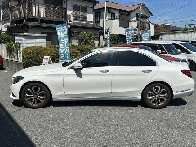 メルセデス・ベンツ Ｃ１８０ アバンギャルド 埼玉県 2014(平26)年 8万km ポーラホワイト 運転席、助手席シートヒーター/運転席、助手席パワーシート/純正フロアマット/純正ナビ/CDチェンジャー/Bluetooth/フルセグTV/アイドリングストップ/クルーズコントロール/オートエアコン/MTモード付/ETC/バックカメラ/純正17インチアルミホイール/横滑り防止装置/レーンキープアシスト/オートライト/前後コーナーセンサー/PRE-SAFE/LEDヘッドライト/ハーフレザーシート
