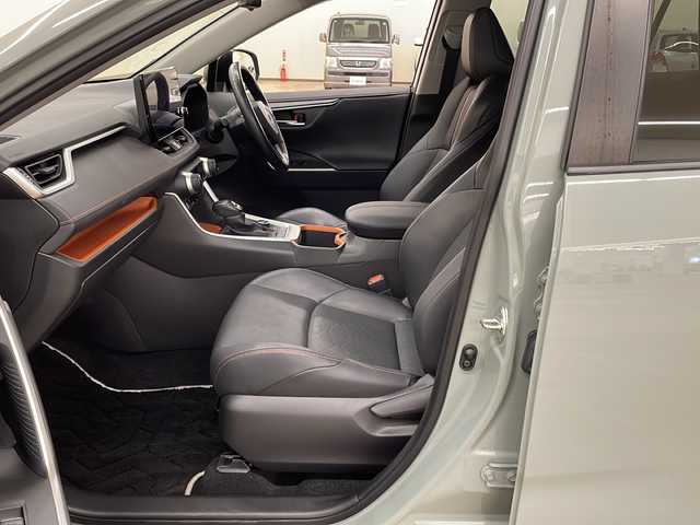 トヨタ ＲＡＶ４ アドベンチャー 道央・札幌 2022(令4)年 2.1万km アーバンカーキ /4WD//純正ナビ/（フルセグ/ラジオ/BT）//レーダークルーズコントロール//ETC2.0//衝突被害軽減システム//横滑り防止装置//ハンドルヒーター//サンルーフ//シートヒーター（運転席、助手席）//パワーシート（運転席、助手席）//ステアリングスイッチ//ハーフレザーシート//オートライト//オートハイビーム//フォグライト//スペアキー