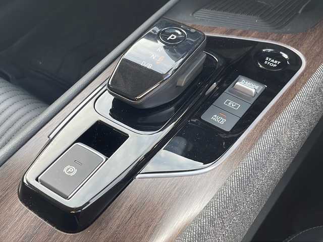 日産 オーラ G FOUR レザーエディション 岩手県 2022(令4)年 3.8万km ピンクⅡ ＢＯＳＥパーソナルサウンド　日産コネクト９型ナビ　プロパイロット　全周囲Ｃ　フルセグ　デジタルインナーミラー　ＨＤＭＩ　本革シートヒーター　Ｑｉワイヤレス充電　ステアヒーター　ＢＳＭ　純正１７ＡＷ