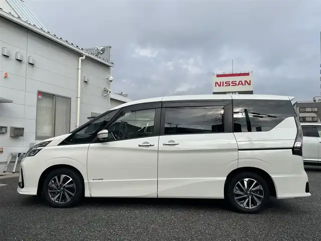 日産 セレナ ハイウェイスター V 兵庫県 2020(令2)年 2.2万km ブリリアントホワイトパール ・ワンオーナー/・純正OP10インチナビ（MM520D-L）/・地デジ/DVD/BT/・ナビ連動ドライブレコーダー前後/・アラウンドビューモニター/・ステアリングリモコン/・両側パワースライドドア/・ETC/・純正16インチAW/・オートLEDヘッドランプ/・インテリジェントルームミラー/・プロパイロット/・LDW（車線逸脱警報）/・LDP（車線逸脱防止支援）/・BSW（後側方車両検知警報）/・BSI（後側方衝突防止支援）/・エマージェンシーブレーキ/・標識認識機能/・ハイビームアシスト