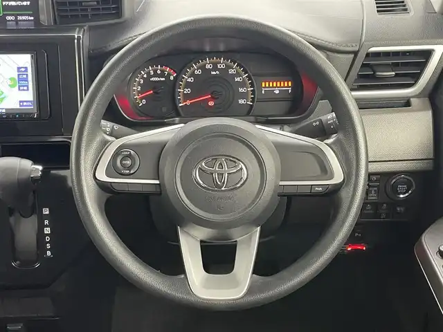 トヨタ ルーミー G 岡山県 2022(令4)年 2.7万km パールホワイトⅢ メモリーナビ/【Bluetooth/フルセグTV/CD】/型番:MDV-D208BT/両側パワースライドドア/バックカメラ/衝突軽減ブレーキシステム/社外ドライブレコーダー（前）/LEDヘッドライト/オートライト/ETC/アイドリングストップ/プッシュスタート/スマートキー×1
