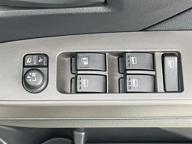 トヨタ ルーミー G 岡山県 2022(令4)年 2.7万km パールホワイトⅢ メモリーナビ/【Bluetooth/フルセグTV/CD】/型番:MDV-D208BT/両側パワースライドドア/バックカメラ/衝突軽減ブレーキシステム/社外ドライブレコーダー（前）/LEDヘッドライト/オートライト/ETC/アイドリングストップ/プッシュスタート/スマートキー×1