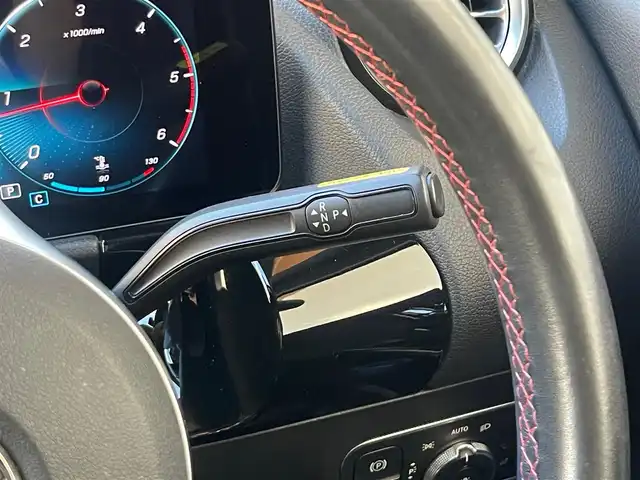 メルセデス・ベンツ ＧＬＡ２００ｄ 4マチック AMGライン 山梨県 2021(令3)年 2.9万km ポーラホワイト １オーナー/パノラマＳＲ/黒半革/シートＨ　/純正ＨＤＤナビ　/フルセグ　/ＡｐｐｌｅＣａｒＰｌａｙ　/ＡｎｄｒｏｉｄＡｕｔｏ　/全方位カメラ　/ＬＥＤヘッドライト　/オートハイビーム　/パワーバックドア　/フットオープナ/パドルシフト/社外レーダー/