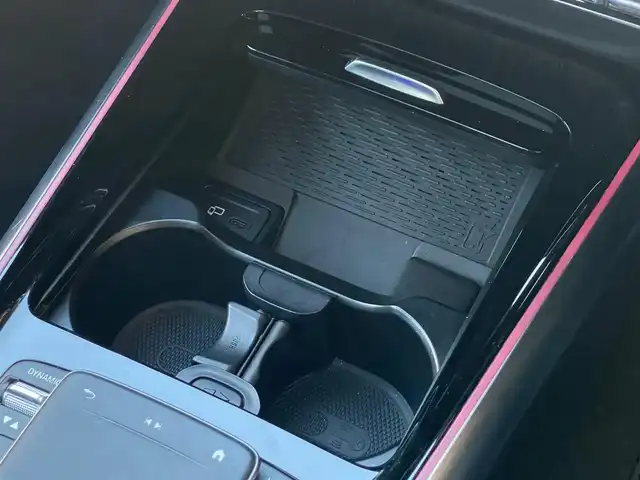 メルセデス・ベンツ ＧＬＡ２００ｄ 4マチック AMGライン 山梨県 2021(令3)年 2.9万km ポーラホワイト １オーナー/パノラマＳＲ/黒半革/シートＨ　/純正ＨＤＤナビ　/フルセグ　/ＡｐｐｌｅＣａｒＰｌａｙ　/ＡｎｄｒｏｉｄＡｕｔｏ　/全方位カメラ　/ＬＥＤヘッドライト　/オートハイビーム　/パワーバックドア　/フットオープナ/パドルシフト/社外レーダー/