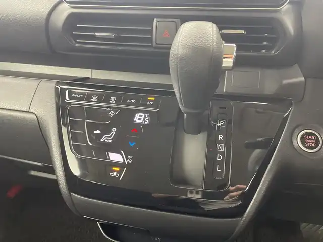 日産 ルークス ハイウェイスター X 群馬県 2022(令4)年 2.8万km ブラック 雹害　純正ナビ　フルセグＴＶ　アラウンドビューモニター　片側スライドドア　アイドリングストップ機能　プッシュスタート　ステアリングスイッチ　オートエアコン　前方ドライブレコーダー　ＬＥＤ　ＥＴＣ