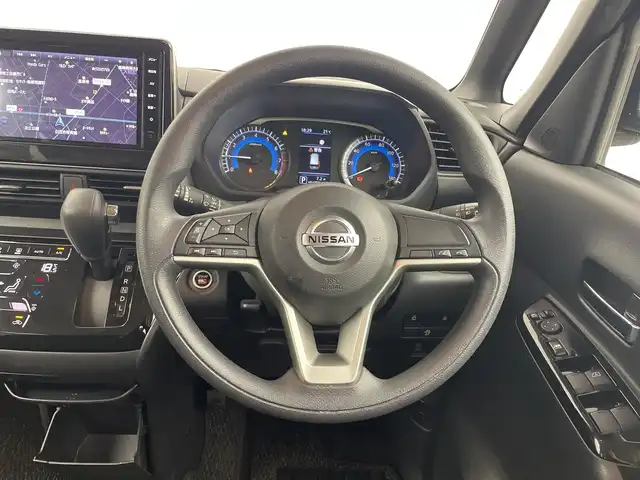 日産 ルークス ハイウェイスター X 群馬県 2022(令4)年 2.8万km ブラック 雹害　純正ナビ　フルセグＴＶ　アラウンドビューモニター　片側スライドドア　アイドリングストップ機能　プッシュスタート　ステアリングスイッチ　オートエアコン　前方ドライブレコーダー　ＬＥＤ　ＥＴＣ