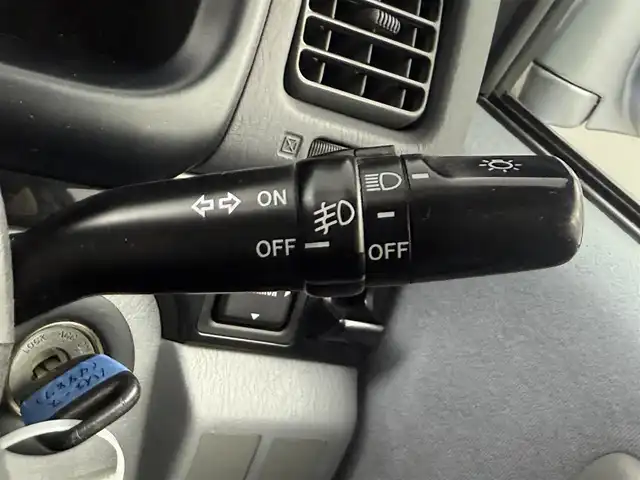 トヨタ ハイエース レジアス ウインドツアラー 愛知県 1997(平9)年 13.2万km ブルーイッシュシルバーM 対面シート/ツインサンルーフ/ルーフレール/カーテン/純正OPナビ/ドラレコ/WAC/ECT/電格ミラー/ドアバイザー/ハロゲンヘッドライト/フォグランプ/純正アルミホイール/純正フロアマット