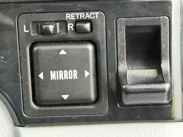 トヨタ ハイエース レジアス ウインドツアラー 愛知県 1997(平9)年 13.2万km ブルーイッシュシルバーM 対面シート/ツインサンルーフ/ルーフレール/カーテン/純正OPナビ/ドラレコ/WAC/ECT/電格ミラー/ドアバイザー/ハロゲンヘッドライト/フォグランプ/純正アルミホイール/純正フロアマット