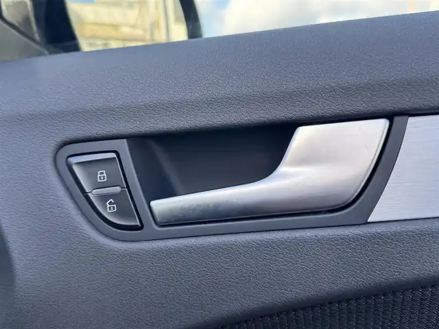 アウディ Ａ４ アバント 2．0 TFSI 広島県 2015(平27)年 6.3万km ミトスブラックメタリック 走行距離：62571km(入庫時)/2.0 TFSI Sラインパッケージ/純正ナビ/バックカメラ/コーナーセンサー/パワーシート(D席・N席)/シートヒータ(D席・N席)/パワーリアゲート/ハーフレザーシート/S-lineロゴ入りスカッフプレート/パドルシフト/ETC