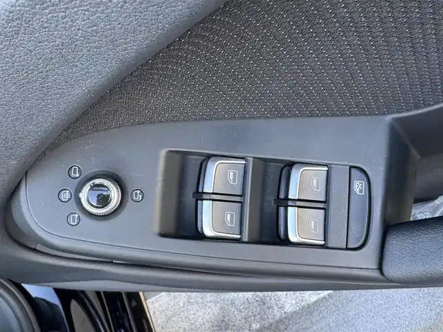 アウディ Ａ４ アバント 2．0 TFSI 広島県 2015(平27)年 6.3万km ミトスブラックメタリック 走行距離：62571km(入庫時)/2.0 TFSI Sラインパッケージ/純正ナビ/バックカメラ/コーナーセンサー/パワーシート(D席・N席)/シートヒータ(D席・N席)/パワーリアゲート/ハーフレザーシート/S-lineロゴ入りスカッフプレート/パドルシフト/ETC