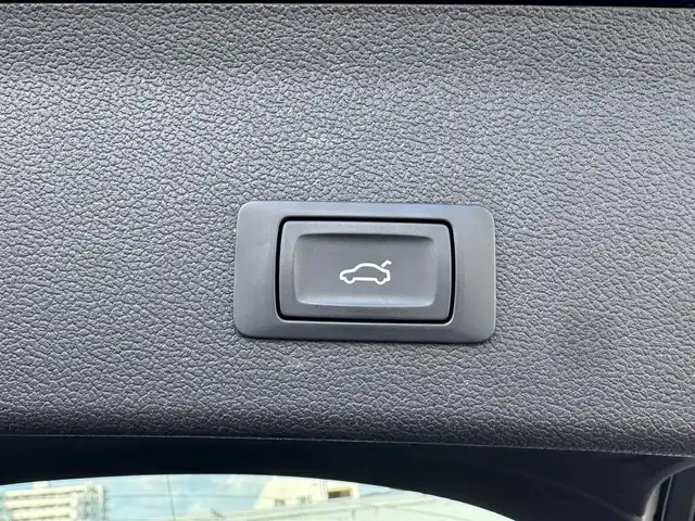 アウディ Ａ４ アバント 2．0 TFSI 広島県 2015(平27)年 6.3万km ミトスブラックメタリック 走行距離：62571km(入庫時)/2.0 TFSI Sラインパッケージ/純正ナビ/バックカメラ/コーナーセンサー/パワーシート(D席・N席)/シートヒータ(D席・N席)/パワーリアゲート/ハーフレザーシート/S-lineロゴ入りスカッフプレート/パドルシフト/ETC