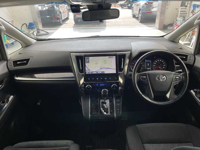 トヨタ アルファード S Aパッケージ 兵庫県 2019(令1)年 3万km ラグジュアリーホワイトパールクリスタルシャインガラスフレーク ・純正10インチナビ（TV・BT・DVD・CD・HDMI・USB）/・フリップダウンモニター/・バックカメラ/・ビルトインETC/・両側パワースライドドア/・レーダークルーズコントロール/・トヨタセーフティセンス/・レーントレーシングアラート/・クリアランスソナー/・パーキングサポートブレーキ/・プリクラッシュセーフティ/・ロードサインアシスト/・nanoe/・先行者発進告知/・LEDオートライト/・LEDフォグランプ/・オートマチックハイビーム/・横滑り防止装置/・電動パーキングブレーキ/・ブレーキホールド/・2列目オットマンシート/・シートリフター/・ALL AUTO PW/・純正18インチアルミホイール/・純正フロアマット/・ステアリングリモコン/・ドアバイザー/・スマートキー/・スペアキー/・プッシュスタート/・電動格納ミラー/・ウインカーミラー/・W＋サイドエアバック/・カーテンエアバック