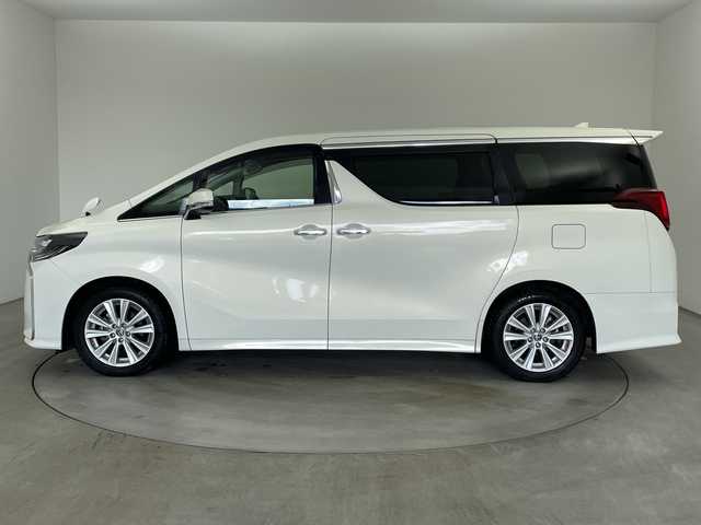 トヨタ アルファード S Aパッケージ 兵庫県 2019(令1)年 3万km ラグジュアリーホワイトパールクリスタルシャインガラスフレーク ・純正10インチナビ（TV・BT・DVD・CD・HDMI・USB）/・フリップダウンモニター/・バックカメラ/・ビルトインETC/・両側パワースライドドア/・レーダークルーズコントロール/・トヨタセーフティセンス/・レーントレーシングアラート/・クリアランスソナー/・パーキングサポートブレーキ/・プリクラッシュセーフティ/・ロードサインアシスト/・nanoe/・先行者発進告知/・LEDオートライト/・LEDフォグランプ/・オートマチックハイビーム/・横滑り防止装置/・電動パーキングブレーキ/・ブレーキホールド/・2列目オットマンシート/・シートリフター/・ALL AUTO PW/・純正18インチアルミホイール/・純正フロアマット/・ステアリングリモコン/・ドアバイザー/・スマートキー/・スペアキー/・プッシュスタート/・電動格納ミラー/・ウインカーミラー/・W＋サイドエアバック/・カーテンエアバック