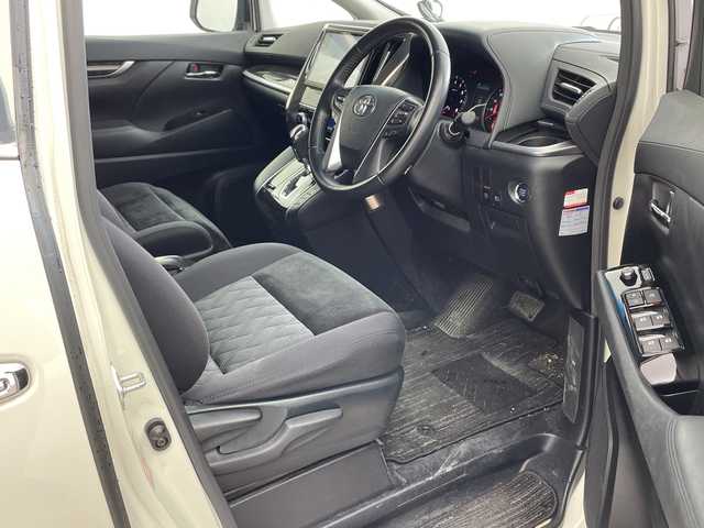 トヨタ アルファード S Aパッケージ 兵庫県 2019(令1)年 3万km ラグジュアリーホワイトパールクリスタルシャインガラスフレーク ・純正10インチナビ（TV・BT・DVD・CD・HDMI・USB）/・フリップダウンモニター/・バックカメラ/・ビルトインETC/・両側パワースライドドア/・レーダークルーズコントロール/・トヨタセーフティセンス/・レーントレーシングアラート/・クリアランスソナー/・パーキングサポートブレーキ/・プリクラッシュセーフティ/・ロードサインアシスト/・nanoe/・先行者発進告知/・LEDオートライト/・LEDフォグランプ/・オートマチックハイビーム/・横滑り防止装置/・電動パーキングブレーキ/・ブレーキホールド/・2列目オットマンシート/・シートリフター/・ALL AUTO PW/・純正18インチアルミホイール/・純正フロアマット/・ステアリングリモコン/・ドアバイザー/・スマートキー/・スペアキー/・プッシュスタート/・電動格納ミラー/・ウインカーミラー/・W＋サイドエアバック/・カーテンエアバック