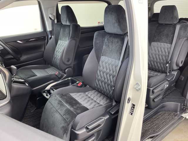 トヨタ アルファード S Aパッケージ 兵庫県 2019(令1)年 3万km ラグジュアリーホワイトパールクリスタルシャインガラスフレーク ・純正10インチナビ（TV・BT・DVD・CD・HDMI・USB）/・フリップダウンモニター/・バックカメラ/・ビルトインETC/・両側パワースライドドア/・レーダークルーズコントロール/・トヨタセーフティセンス/・レーントレーシングアラート/・クリアランスソナー/・パーキングサポートブレーキ/・プリクラッシュセーフティ/・ロードサインアシスト/・nanoe/・先行者発進告知/・LEDオートライト/・LEDフォグランプ/・オートマチックハイビーム/・横滑り防止装置/・電動パーキングブレーキ/・ブレーキホールド/・2列目オットマンシート/・シートリフター/・ALL AUTO PW/・純正18インチアルミホイール/・純正フロアマット/・ステアリングリモコン/・ドアバイザー/・スマートキー/・スペアキー/・プッシュスタート/・電動格納ミラー/・ウインカーミラー/・W＋サイドエアバック/・カーテンエアバック