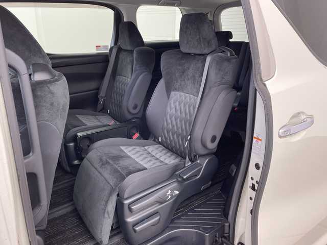 トヨタ アルファード S Aパッケージ 兵庫県 2019(令1)年 3万km ラグジュアリーホワイトパールクリスタルシャインガラスフレーク ・純正10インチナビ（TV・BT・DVD・CD・HDMI・USB）/・フリップダウンモニター/・バックカメラ/・ビルトインETC/・両側パワースライドドア/・レーダークルーズコントロール/・トヨタセーフティセンス/・レーントレーシングアラート/・クリアランスソナー/・パーキングサポートブレーキ/・プリクラッシュセーフティ/・ロードサインアシスト/・nanoe/・先行者発進告知/・LEDオートライト/・LEDフォグランプ/・オートマチックハイビーム/・横滑り防止装置/・電動パーキングブレーキ/・ブレーキホールド/・2列目オットマンシート/・シートリフター/・ALL AUTO PW/・純正18インチアルミホイール/・純正フロアマット/・ステアリングリモコン/・ドアバイザー/・スマートキー/・スペアキー/・プッシュスタート/・電動格納ミラー/・ウインカーミラー/・W＋サイドエアバック/・カーテンエアバック