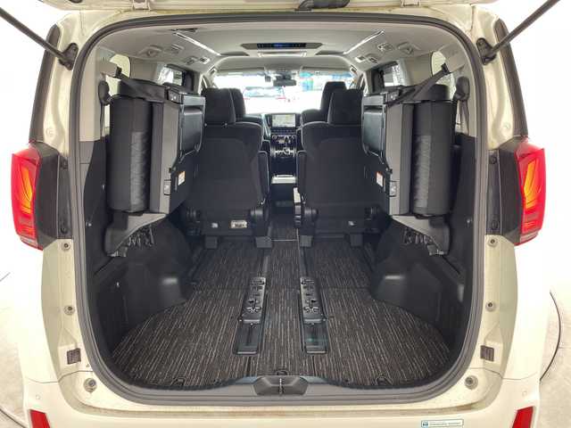 トヨタ アルファード S Aパッケージ 兵庫県 2019(令1)年 3万km ラグジュアリーホワイトパールクリスタルシャインガラスフレーク ・純正10インチナビ（TV・BT・DVD・CD・HDMI・USB）/・フリップダウンモニター/・バックカメラ/・ビルトインETC/・両側パワースライドドア/・レーダークルーズコントロール/・トヨタセーフティセンス/・レーントレーシングアラート/・クリアランスソナー/・パーキングサポートブレーキ/・プリクラッシュセーフティ/・ロードサインアシスト/・nanoe/・先行者発進告知/・LEDオートライト/・LEDフォグランプ/・オートマチックハイビーム/・横滑り防止装置/・電動パーキングブレーキ/・ブレーキホールド/・2列目オットマンシート/・シートリフター/・ALL AUTO PW/・純正18インチアルミホイール/・純正フロアマット/・ステアリングリモコン/・ドアバイザー/・スマートキー/・スペアキー/・プッシュスタート/・電動格納ミラー/・ウインカーミラー/・W＋サイドエアバック/・カーテンエアバック