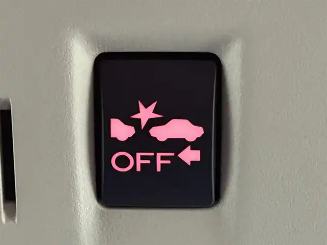 スバル レヴォーグ 1．6GT アイサイト 道央・札幌 2015(平27)年 3.7万km クリスタルホワイトP ・４WD/・社外ＳＤナビ/・バックカメラ/・サイドカメラ/・CD/DVD/BT/フルセグ/SD/iPod/HDMI/USB/・純正前方ドライブレコーダー/・ＥＴＣ/・アイサイト/・横滑り防止装置/・レーダークルーズコントロール/・レーンキープアシスト/・ブラインドスポットモニター/・ヒルディセントコントロール/・電子パーキングブレーキ/・HIDヘッドライト/・オートライト/・前後フォグランプ/・D席パワーシート/・純正フロアマット/・パドルシフト/・防眩ミラー/・トノカバー/・ドアバイザー/・電動格納ウィンカーミラー/・プッシュスタート/・スマートキー/・スペアキー