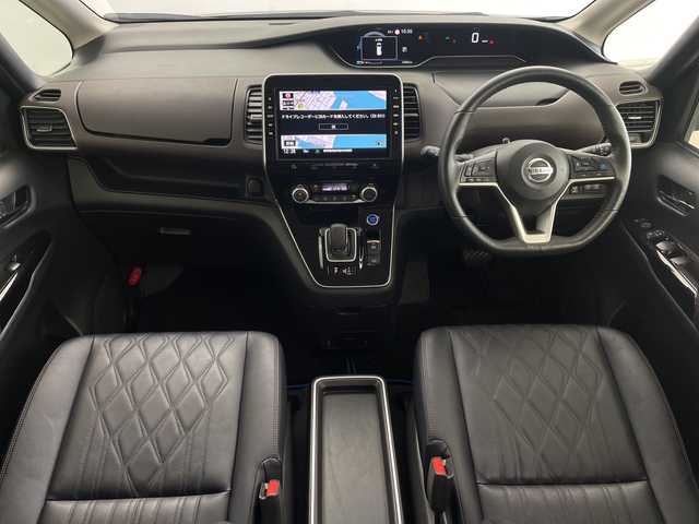 日産 セレナ e－パワー ハイウェイスター G 鹿児島県 2020(令2)年 5.5万km ダイヤモンドブラック 純正１０インチナビ　プロパイロット　１１インチフリップダウンモニター　衝突軽減ブレーキ　アラウンドビューモニター　両側パワースライドドア　ビルトインＥＴＣ　シートヒーター　デジタルインナーミラー