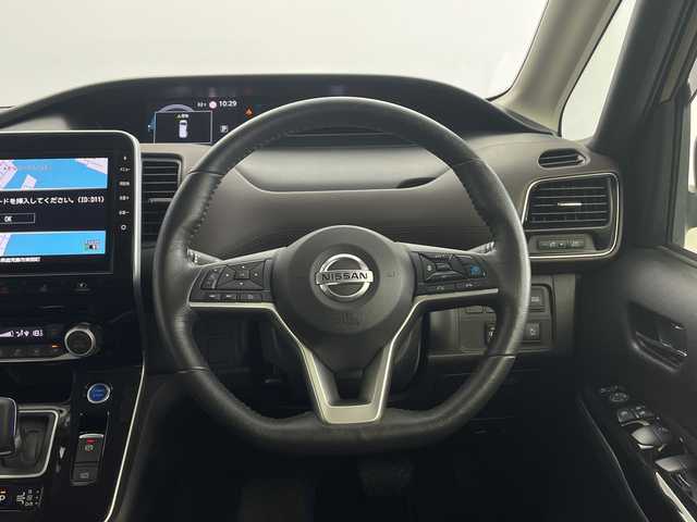 日産 セレナ e－パワー ハイウェイスター G 鹿児島県 2020(令2)年 5.5万km ダイヤモンドブラック 純正１０インチナビ　プロパイロット　１１インチフリップダウンモニター　衝突軽減ブレーキ　アラウンドビューモニター　両側パワースライドドア　ビルトインＥＴＣ　シートヒーター　デジタルインナーミラー