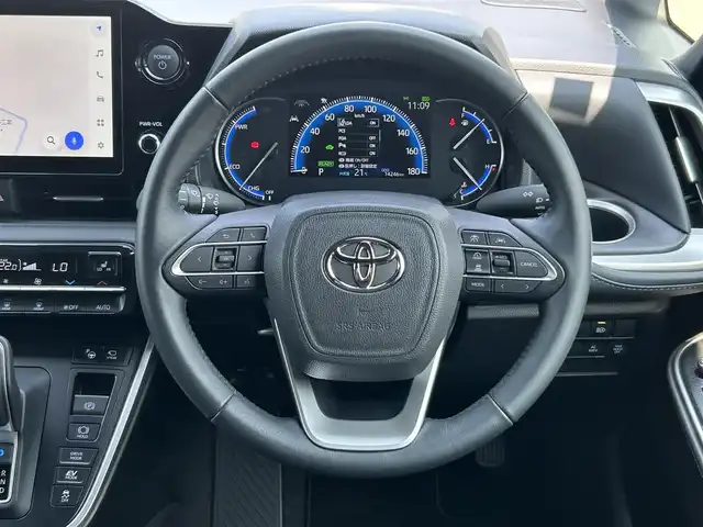 トヨタ ヴォクシー ハイブリッド S－Z 愛媛県 2023(令5)年 1.5万km アティチュードブラックマイカ １０．５型純正ナビ　１４型有機ＥＬフリップダウンモニタ　３６０°カメラ　３眼ＬＥＤヘッドライト　電動パーキングブレーキ　両側電動スライド　シートヒーター　１００Ｖ電源　　ＥＴＣ２．０　パーキングアシスト DVD再生