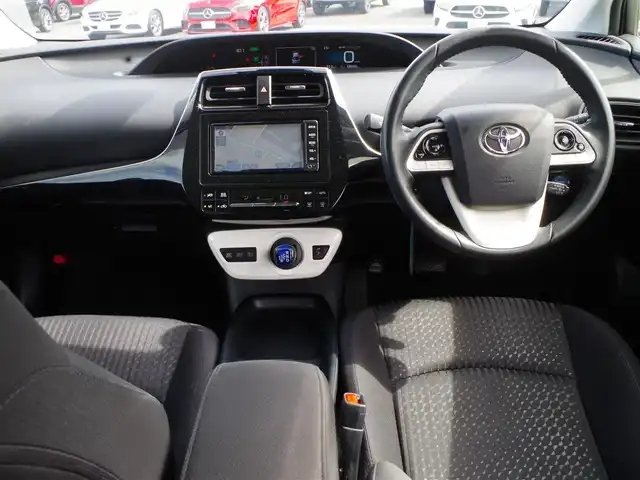 トヨタ プリウス Sセーフティプラス 大阪府 2017(平29)年 6.9万km ホワイトパールクリスタルシャイン Toyota Safety Sense/・プリクラッシュセーフティ/・レーンディパーチャーアラート/・オートハイビーム/純正SDナビ/ワンセグTV/【CD再生機能　Bluetooth接続】/バックカメラ/革巻きステアリング/ETC/LEDヘッドライト/ウインカーミラー/クリアランスソナー/モデリスタフルエアロ/モデリスタ17インチアルミホイール/サイド/カーテンエアバッグ/スマートキー
