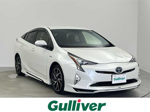 トヨタ プリウス Sセーフティプラス 大阪府 2017(平29)年 6.9万km ホワイトパールクリスタルシャイン Toyota Safety Sense/・プリクラッシュセーフティ/・レーンディパーチャーアラート/・オートハイビーム/純正SDナビ/　ワンセグTV　CD再生機能　Bluetooth接続/バックカメラ/革巻きステアリング/ETC/LEDヘッドライト/ウインカーミラー/クリアランスソナー/モデリスタフルエアロ/モデリスタ17インチアルミホイール/サイド/カーテンエアバッグ/スマートキー