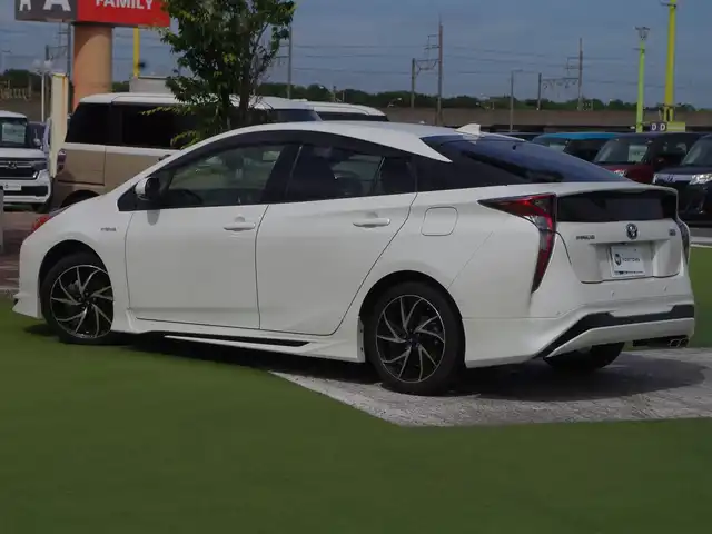 トヨタ プリウス Sセーフティプラス 大阪府 2017(平29)年 6.9万km ホワイトパールクリスタルシャイン Toyota Safety Sense/・プリクラッシュセーフティ/・レーンディパーチャーアラート/・オートハイビーム/純正SDナビ/ワンセグTV/【CD再生機能　Bluetooth接続】/バックカメラ/革巻きステアリング/ETC/LEDヘッドライト/ウインカーミラー/クリアランスソナー/モデリスタフルエアロ/モデリスタ17インチアルミホイール/サイド/カーテンエアバッグ/スマートキー