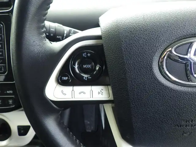 トヨタ プリウス Sセーフティプラス 大阪府 2017(平29)年 6.9万km ホワイトパールクリスタルシャイン Toyota Safety Sense/・プリクラッシュセーフティ/・レーンディパーチャーアラート/・オートハイビーム/純正SDナビ/ワンセグTV/【CD再生機能　Bluetooth接続】/バックカメラ/革巻きステアリング/ETC/LEDヘッドライト/ウインカーミラー/クリアランスソナー/モデリスタフルエアロ/モデリスタ17インチアルミホイール/サイド/カーテンエアバッグ/スマートキー
