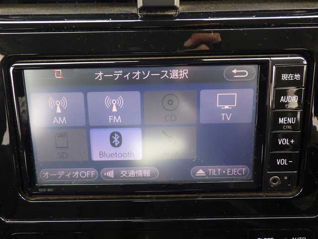 トヨタ プリウス Sセーフティプラス 大阪府 2017(平29)年 6.9万km ホワイトパールクリスタルシャイン Toyota Safety Sense/・プリクラッシュセーフティ/・レーンディパーチャーアラート/・オートハイビーム/純正SDナビ/ワンセグTV/【CD再生機能　Bluetooth接続】/バックカメラ/革巻きステアリング/ETC/LEDヘッドライト/ウインカーミラー/クリアランスソナー/モデリスタフルエアロ/モデリスタ17インチアルミホイール/サイド/カーテンエアバッグ/スマートキー