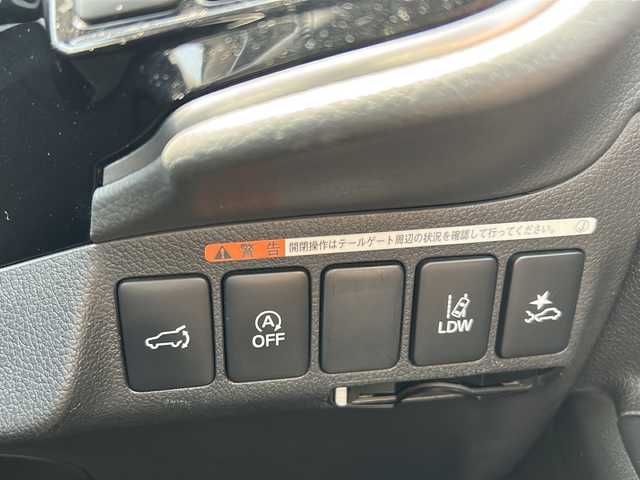 三菱 アウトランダー 24G ナビパッケージ 福島県 2017(平29)年 10.6万km シルキーホワイト ４ＷＤ/純正メモリナビ＆フルセグＴＶ/（ＤＶＤ＆ＢＴ＆ＣＤ＆ＳＤ）/バックカメラ/衝突軽減ブレーキ/レーダークルーズコントロール/レーンキープアシスト/ＥＴＣ/純正１８inアルミホイール/オートライト/ＬＥＤライト/オートハイビーム/フォグランプ/ウィンカーミラー/電動格納ミラー/スマートキー/プッシュスタート/Ｗ＋サイドエアバッグ/横滑り防止装置/ＡＢＳ/ドアバイザー/フロアマット/新車保証書/取扱説明書