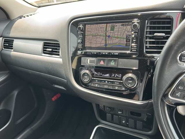 三菱 アウトランダー 24G ナビパッケージ 福島県 2017(平29)年 10.6万km シルキーホワイト ４ＷＤ/純正メモリナビ＆フルセグＴＶ/（ＤＶＤ＆ＢＴ＆ＣＤ＆ＳＤ）/バックカメラ/衝突軽減ブレーキ/レーダークルーズコントロール/レーンキープアシスト/ＥＴＣ/純正１８inアルミホイール/オートライト/ＬＥＤライト/オートハイビーム/フォグランプ/ウィンカーミラー/電動格納ミラー/スマートキー/プッシュスタート/Ｗ＋サイドエアバッグ/横滑り防止装置/ＡＢＳ/ドアバイザー/フロアマット/新車保証書/取扱説明書