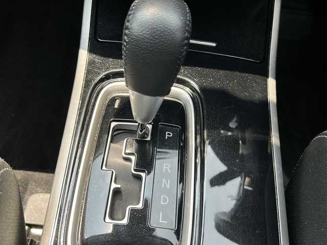 三菱 アウトランダー 24G ナビパッケージ 福島県 2017(平29)年 10.6万km シルキーホワイト ４ＷＤ/純正メモリナビ＆フルセグＴＶ/（ＤＶＤ＆ＢＴ＆ＣＤ＆ＳＤ）/バックカメラ/衝突軽減ブレーキ/レーダークルーズコントロール/レーンキープアシスト/ＥＴＣ/純正１８inアルミホイール/オートライト/ＬＥＤライト/オートハイビーム/フォグランプ/ウィンカーミラー/電動格納ミラー/スマートキー/プッシュスタート/Ｗ＋サイドエアバッグ/横滑り防止装置/ＡＢＳ/ドアバイザー/フロアマット/新車保証書/取扱説明書