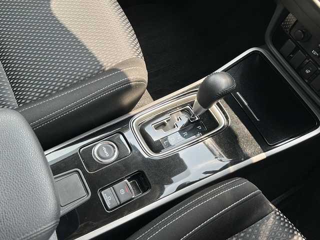 三菱 アウトランダー 24G ナビパッケージ 福島県 2017(平29)年 10.6万km シルキーホワイト ４ＷＤ/純正メモリナビ＆フルセグＴＶ/（ＤＶＤ＆ＢＴ＆ＣＤ＆ＳＤ）/バックカメラ/衝突軽減ブレーキ/レーダークルーズコントロール/レーンキープアシスト/ＥＴＣ/純正１８inアルミホイール/オートライト/ＬＥＤライト/オートハイビーム/フォグランプ/ウィンカーミラー/電動格納ミラー/スマートキー/プッシュスタート/Ｗ＋サイドエアバッグ/横滑り防止装置/ＡＢＳ/ドアバイザー/フロアマット/新車保証書/取扱説明書
