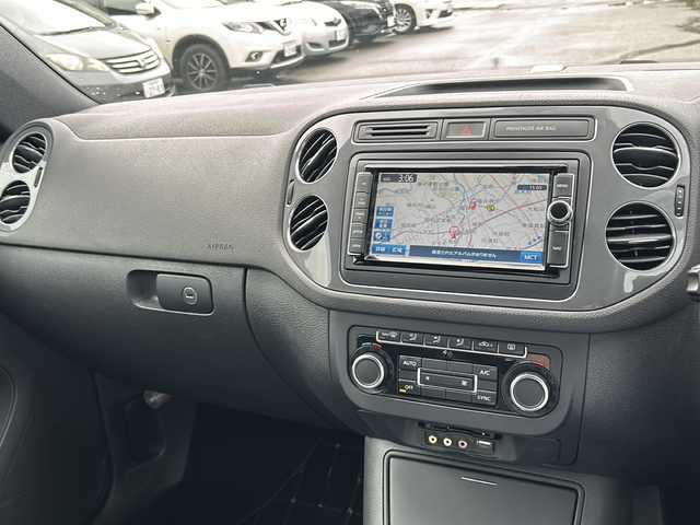 フォルクスワーゲン ティグアン TSI BMテクノ Rライン 福井県 2013(平25)年 14.6万km 黒 キーレス/LEDヘッドライト/フォグランプ/オートライト/ステアリングスイッチ/アイドリングストップ/横滑り防止/電動格納ミラー/ETC/クリアランスソナー/オートブレーキホールド