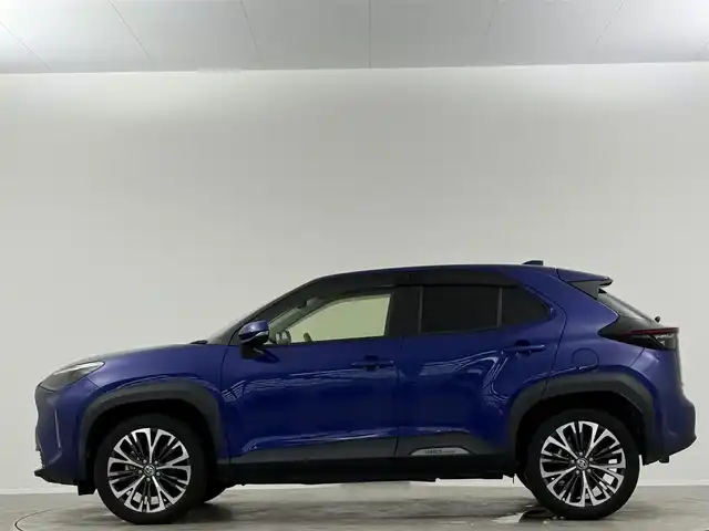 トヨタ ヤリスクロス ハイブリッド Z 埼玉県 2021(令3)年 2.1万km ダークブルーマイカM 純正8型DA ナビ 全方位カメラ BSM HUD ETC　LEDヘッドライト　シートヒーター　ハーフレザーシート　　ドライブレコーダー　レーダークルーズコントロール　オートハイビーム　衝突被害軽減