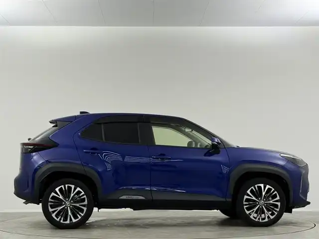 トヨタ ヤリスクロス ハイブリッド Z 埼玉県 2021(令3)年 2.1万km ダークブルーマイカM 純正8型DA ナビ 全方位カメラ BSM HUD ETC　LEDヘッドライト　シートヒーター　ハーフレザーシート　　ドライブレコーダー　レーダークルーズコントロール　オートハイビーム　衝突被害軽減