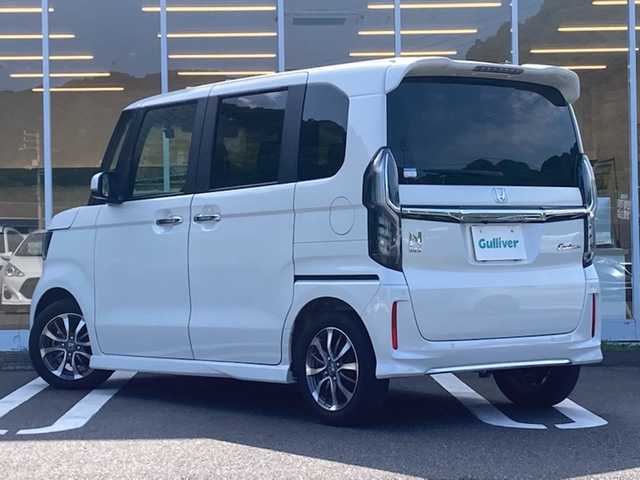 ホンダ Ｎ ＢＯＸ カスタム L 愛媛県 2022(令4)年 3万km プラチナホワイトパール 社外ナビ(MDV-D208BT ) /・CD Bluetooth SD USB AUX /バックカメラ /片側パワースライドドア /前方ドライブレコーダー /ETC /衝突軽減ブレーキ /レーンキープアシスト /レーダークルーズ /コーナーセンサー/オートブレーキホールド/LEDオートライト/●左右独立式リアセンターアームレスト/●コンビニフック付シートバックテーブル（運転席/助手席）/●9灯式フルLEDヘッドライト/●運転席&助手席シートヒーター/●充電用USBジャック2個口/●2列目ロールサンシェード
