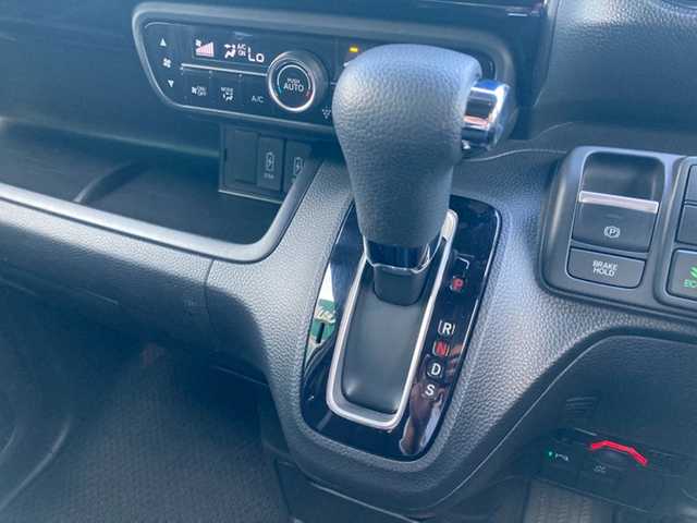 ホンダ Ｎ ＢＯＸ カスタム L 愛媛県 2022(令4)年 3万km プラチナホワイトパール 社外ナビ(MDV-D208BT ) /・CD Bluetooth SD USB AUX /バックカメラ /片側パワースライドドア /前方ドライブレコーダー /ETC /衝突軽減ブレーキ /レーンキープアシスト /レーダークルーズ /コーナーセンサー/オートブレーキホールド/LEDオートライト/●左右独立式リアセンターアームレスト/●コンビニフック付シートバックテーブル（運転席/助手席）/●9灯式フルLEDヘッドライト/●運転席&助手席シートヒーター/●充電用USBジャック2個口/●2列目ロールサンシェード