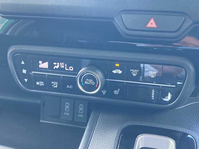ホンダ Ｎ ＢＯＸ カスタム L 愛媛県 2022(令4)年 3万km プラチナホワイトパール 社外ナビ(MDV-D208BT ) /・CD Bluetooth SD USB AUX /バックカメラ /片側パワースライドドア /前方ドライブレコーダー /ETC /衝突軽減ブレーキ /レーンキープアシスト /レーダークルーズ /コーナーセンサー/オートブレーキホールド/LEDオートライト/●左右独立式リアセンターアームレスト/●コンビニフック付シートバックテーブル（運転席/助手席）/●9灯式フルLEDヘッドライト/●運転席&助手席シートヒーター/●充電用USBジャック2個口/●2列目ロールサンシェード