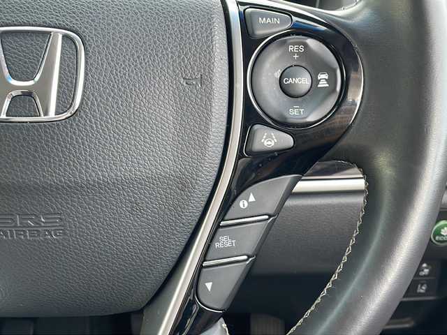 ホンダ オデッセイ アブソルート・EXホンダセンジング 青森県 2017(平29)年 9.6万km ホワイトオーキッドパール 4WD/ワンオーナー/純正8インチSDナビ・フルセグTV/CD・DVD・Bluetooth・SD・USB/バックカメラ/両側パワースライドドア/合皮コンビシート/衝突軽減ブレーキ/追従クルーズコントロール/レーンキープアシスト/ブラインドスポットインフォメーション/運転席パワーシート/パドルシフト/純正ビルトインETC/LEDヘッドライト/フォグライト/純正18インチアルミ/スペアキー/H30.R1.R2.R3.R4.R5.R6ディーラー記録簿有/保証書・取説書