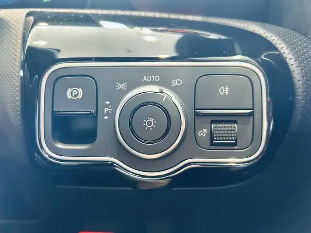 メルセデス・ベンツ Ａ２００ｄ AMGライン 大阪府 2022(令4)年 1.9万km ポーラホワイト アドバンスドP/レーダーセーフティP/HUD/ACC/純正ナビ/TV/360度カメラ/純正18インチAW/LEDヘッドライト/アンビエントライト/ハーフ革/シートヒーター/ブラインドスポット/クリアランスソナー/パドルシフト/ETC/ドラレコ