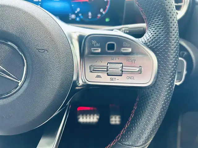 メルセデス・ベンツ Ａ２００ｄ AMGライン 大阪府 2022(令4)年 1.9万km ポーラホワイト アドバンスドP/レーダーセーフティP/HUD/ACC/純正ナビ/TV/360度カメラ/純正18インチAW/LEDヘッドライト/アンビエントライト/ハーフ革/シートヒーター/ブラインドスポット/クリアランスソナー/パドルシフト/ETC/ドラレコ