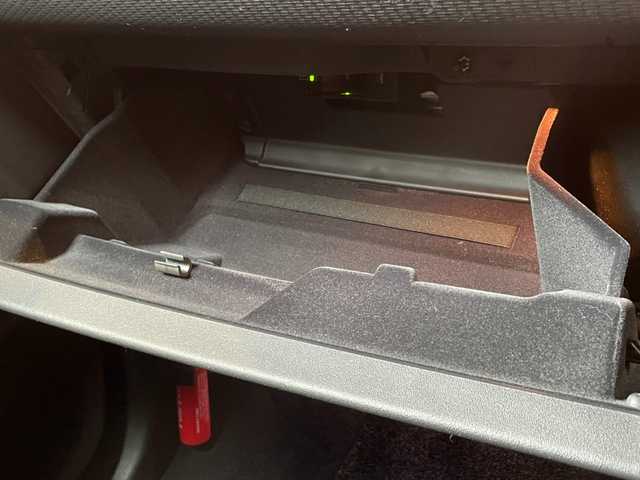 ランドローバー レンジローバーイヴォーク Rダイナミック S 愛知県 2020(令2)年 2.4万km ゴールド ワンオーナー/黒革シート/シートヒーター/ドライブパック/純正ナビ/フルセグTV/360度カメラ/Bluetooth/ナビゲーションプロ/ACC/ブラインドスポット/LEDヘッドライ/ レーンキープアシスト/純正18インチアルミ