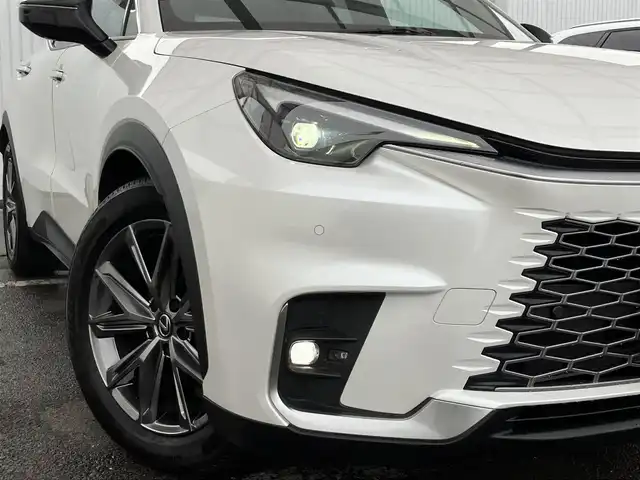 レクサス ＬＢＸ リラックス 三重県 2024(令6)年 1万km ソニッククォーツ 登録時走行距離9664km/Lexus Safety System +/　・プリクラッシュセーフティ(PCS)/　・レーンチェンジアシスト(LTA)/　・レーンディパーチャーアラート(LDA)/　・プロアクディプドライビングアシスト(PDA)/　・フロントクロストラフィックアラート(FCTA)/　・リアクロストラフィックアラート(RCTA)/　・ブラインドスポットモニター(BSM)/　・アドバンストドライブ(渋滞時支援)/　・レーダークルーズコントロール/　・パーキングサポートブレーキ(PKSB)/　・リアカメラディテクション(RCD)/　・クリアランスソナー/純正メーカーナビ/　・フルセグTV・Bluetooth・MiraCast/　・AppleCarPlay・AndroidAuto/パノラミックビューモニター/パワーバックドア/黒レザーシート/ドライブレコーダー前後/スマートキーX２/カードキー/D席パワーシート(メモリ機能付き)/D/N席シートヒーター/パドルシフト/革巻ステアリング/ステアリングヒーター/ステアリングスイッチ/LEDヘッドライト/LEDフォグライト/オートハイビーム/オートライト/ビルトインETC2.0/フロアマット/オートリトラクタブルミラー/オートブレーキホールド/電子パーキングブレーキ