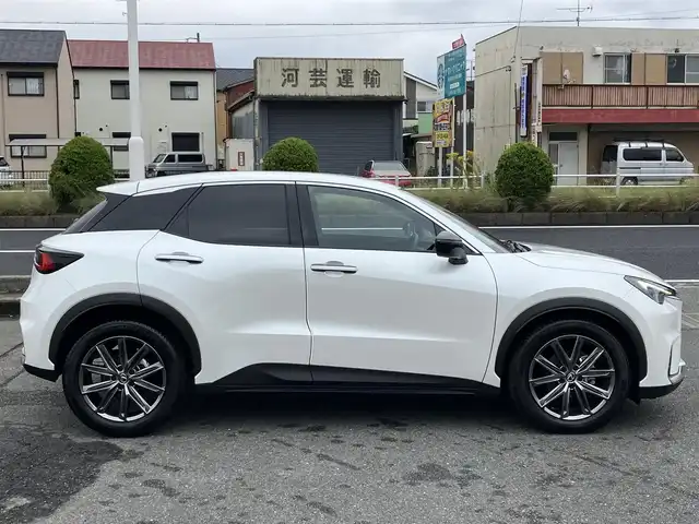 レクサス ＬＢＸ リラックス 三重県 2024(令6)年 1万km ソニッククォーツ 登録時走行距離9664km/Lexus Safety System +/　・プリクラッシュセーフティ(PCS)/　・レーンチェンジアシスト(LTA)/　・レーンディパーチャーアラート(LDA)/　・プロアクディプドライビングアシスト(PDA)/　・フロントクロストラフィックアラート(FCTA)/　・リアクロストラフィックアラート(RCTA)/　・ブラインドスポットモニター(BSM)/　・アドバンストドライブ(渋滞時支援)/　・レーダークルーズコントロール/　・パーキングサポートブレーキ(PKSB)/　・リアカメラディテクション(RCD)/　・クリアランスソナー/純正メーカーナビ/　・フルセグTV・Bluetooth・MiraCast/　・AppleCarPlay・AndroidAuto/パノラミックビューモニター/パワーバックドア/黒レザーシート/ドライブレコーダー前後/スマートキーX２/カードキー/D席パワーシート(メモリ機能付き)/D/N席シートヒーター/パドルシフト/革巻ステアリング/ステアリングヒーター/ステアリングスイッチ/LEDヘッドライト/LEDフォグライト/オートハイビーム/オートライト/ビルトインETC2.0/フロアマット/オートリトラクタブルミラー/オートブレーキホールド/電子パーキングブレーキ